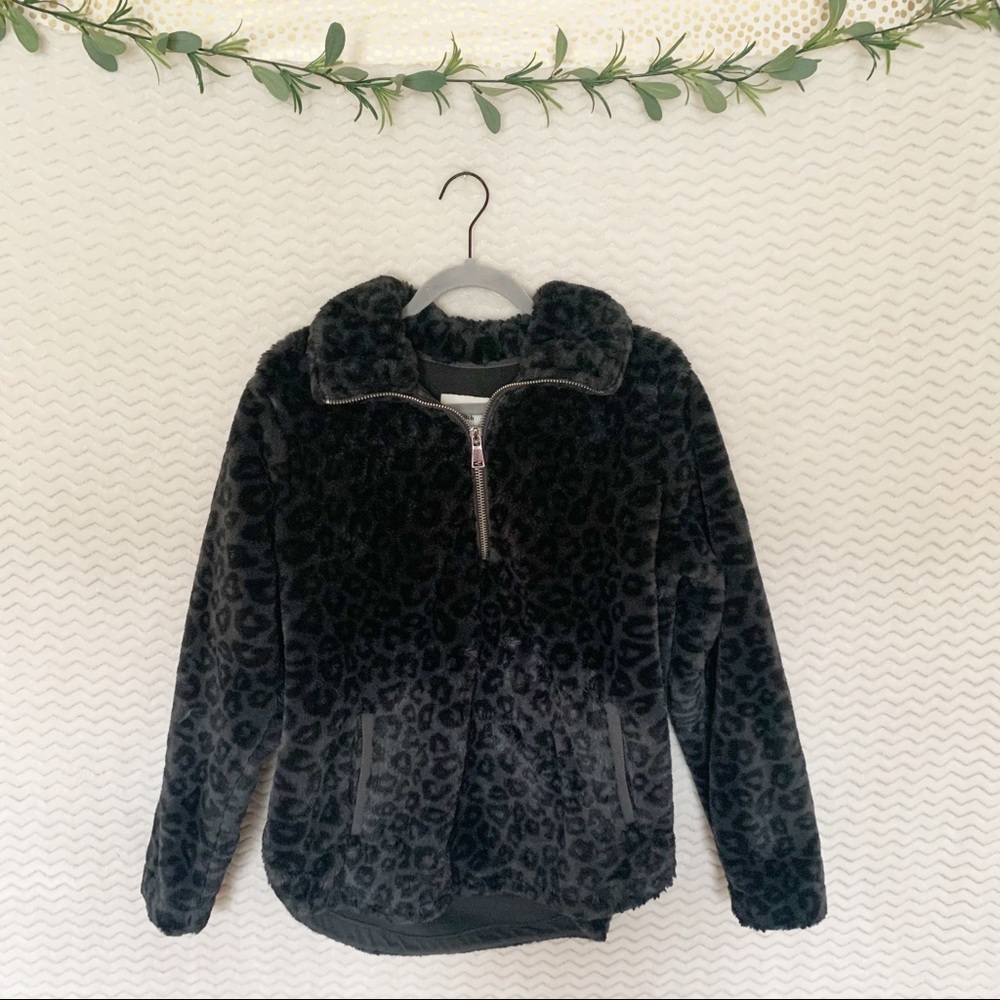 Abercrombie & Fitch Leopard Sherpa Pullover in Black/Gray | Size Small